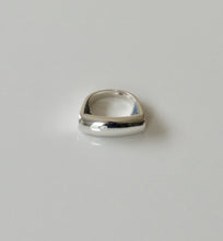 Load image into Gallery viewer, Sterling Silver Curve Ring