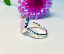 Load image into Gallery viewer, Rose Quartz and Sterling Silver Ring